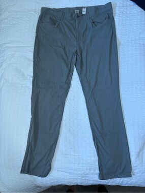 L.L. Bean Men's Gray Straight-Leg nylon and spandex pants